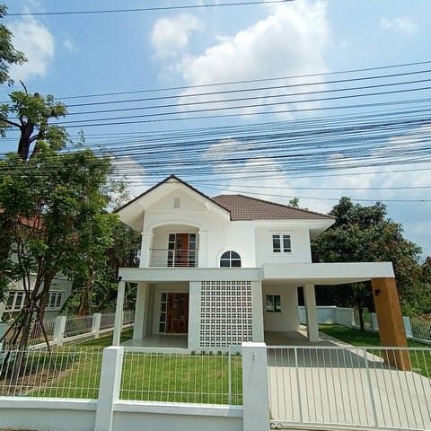 บ้านเดี่ยว หลังใหญ่ 2 ชั้น ในหมู่บ้านมิตรมุข สันกำแพง เชียงใหม่