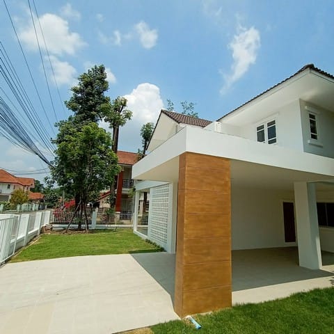 บ้านเดี่ยว หลังใหญ่ 2 ชั้น ในหมู่บ้านมิตรมุข สันกำแพง เชียงใหม่