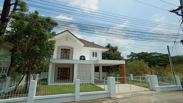 บ้านเดี่ยว หลังใหญ่ 2 ชั้น ในหมู่บ้านมิตรมุข สันกำแพง เชียงใหม่