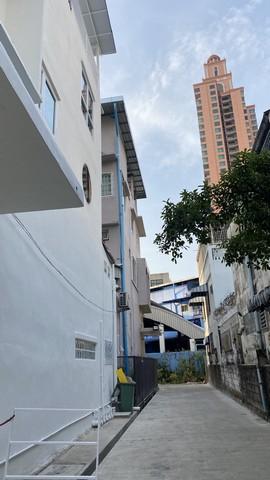 ให้เช่าอาคาร 3.5 ชั้น ย่านสุขุมวิท 22 ใกล้ MRT ศูนย์การประชุมแห่งชาติสิริกิติ์