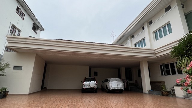 บ้านเดี่ยวสุดหรู 2 ชั้น ซ.ประดิษฐ์มนูธรรม 10, 308 ตร.ว. 1,310 ตร.ม., ใกล้เซ็นทรัลอีสต์วิลล์