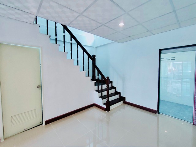 หมู่บ้านเปี่ยมสุข  ปากเกร็ด-ติวานนท์-แจ้งวัฒนะ  ทาวน์เฮ้าส์ 2 ชั้นตกแต่งใหม่