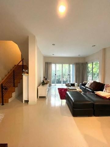 ขายบ้านเดี่ยว 2 ชั้น หมู่บ้าน บางกอก บูเลอวาร์ด พระราม 9–ศรีนครินทร์ ใกล้โรงเรียนนานาชาติ เวลลิงตันคอลเลจ และ สนามกอล์ฟยูนิโก้