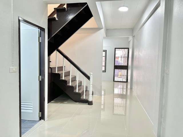 บ้านนริศา บ้านกล้วย ไทรน้อย ขายบ้านทาวน์เฮาส์ 2ชั้น จ.นนทบุรี