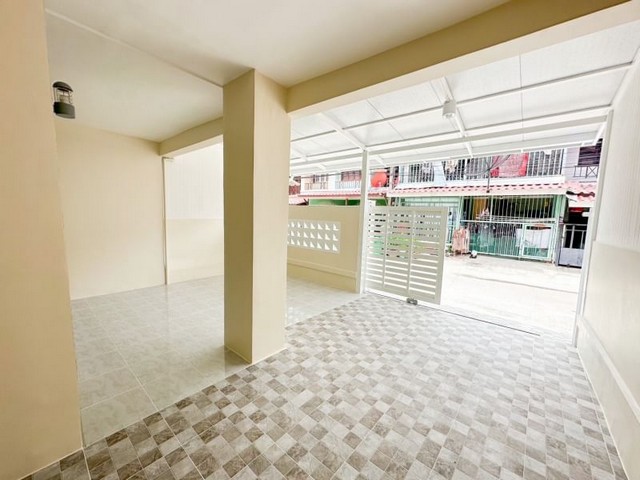 ขายทาวน์เฮ้าส์ บ้านพฤกษา 3 บางบัวทอง พร้อมอยู่ พื้นที่ 18 ตรว. ทำเลดี ใกล้รถไฟฟ้า และเซ็นทรัล เวสต์เกต ขายราคาพิเศษ