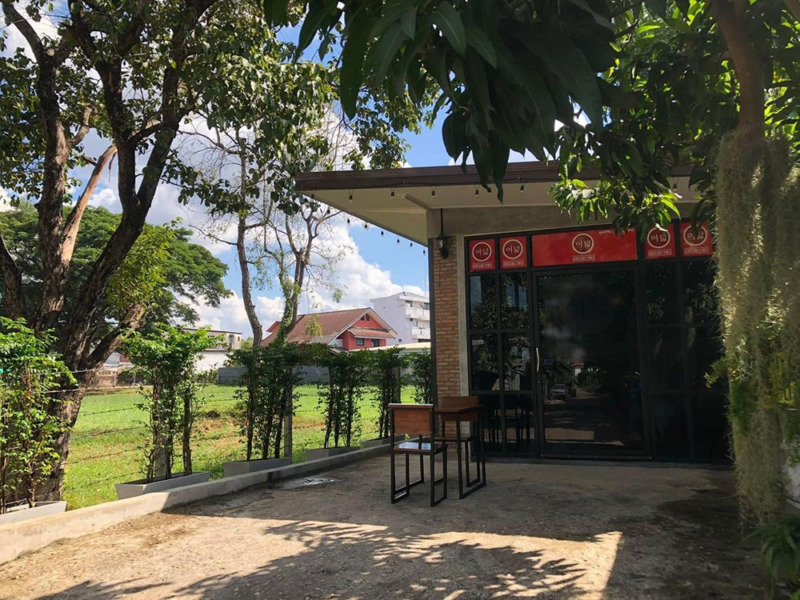 ขายที่ดิน 1ไร่ แถมฟรี บ้าน 2 หลัง 1 ร้านอาหาร เมืองทอง สนใจโทร 094 653 0915