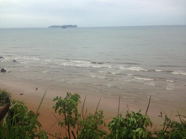 ที่ใกล้ทะเลสวยน้ำใสแหล่งหายากในไทย บางสะพานน้อย  ทะเลฝั่งแดง บางสะพานน้อย  ประจวบ  แปลงเล็ก วาละ 6900 บาท หาดผาฝั่งแดง UNSEEN THAILAND