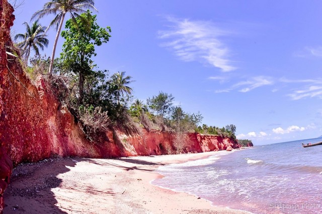 ที่ใกล้ทะเลสวยน้ำใสแหล่งหายากในไทย บางสะพานน้อย  ทะเลฝั่งแดง บางสะพานน้อย  ประจวบ  แปลงเล็ก วาละ 6900 บาท หาดผาฝั่งแดง UNSEEN THAILAND