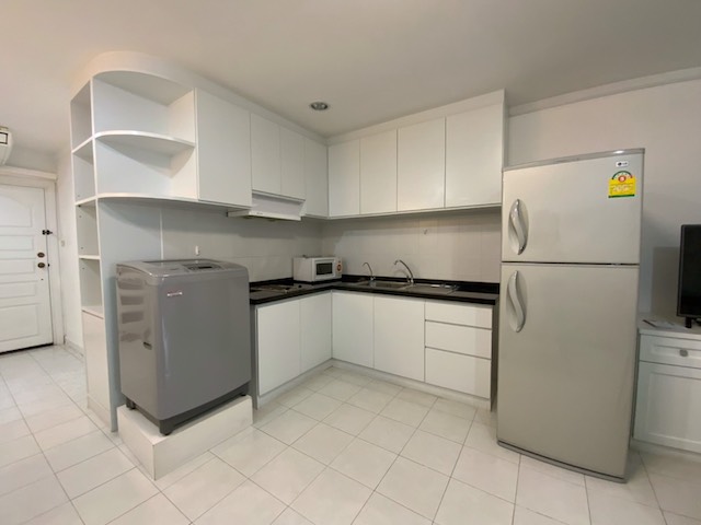 Supalai Place Sukhumvit 39 private livable 11th floor BTS Phrom Phong