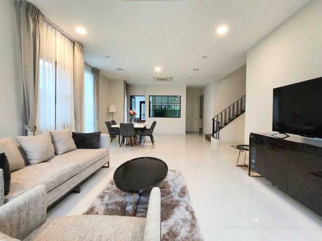 S2408 ให้เช่าบ้านเดี่ยว 2 ชั้น โครงการนันทวัน พระราม9 กรุงเทพกรีฑา พร้อมเฟอร์นิเจอร์ ถนนศรีนครินทร์ร่มเกล้า