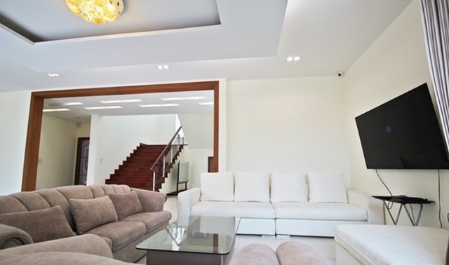 ขายบ้านเดี่ยว 2 ชั้น หลังใหญ่สไตล์โมเดิร์น 721 ตรว. หมู่บ้านปัญญา รามอินทรา มีสระว่ายน้ำส่วนตัว และสวนขนาดใหญ่ ใกล้สนามกอล์ฟปัญญา