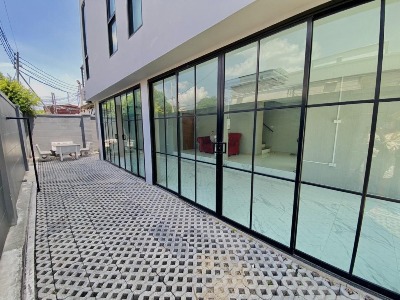 ให้เช่าโฮมออฟฟิศ 4 ชั้น โครงการ THE FRONT HOME OFFICE ลาดพร้าว 64 แยก 4
