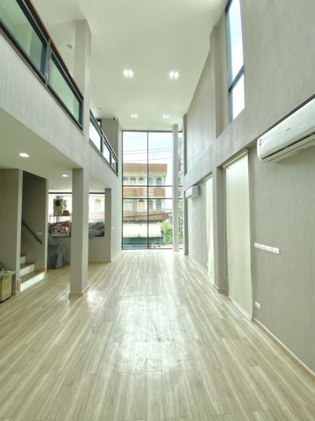 ให้เช่าโฮมออฟฟิศ 4 ชั้น โครงการ THE FRONT HOME OFFICE ลาดพร้าว 64 แยก 4