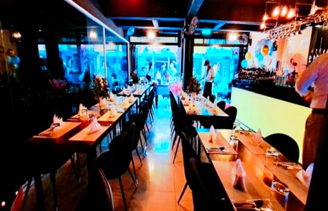 โรบินสัน จังซีลอนให้เช่า-ขาย 3ชั้น หาดป่าตอง 2-4 คูหา 6นอน 10แอร์ 10ห้องน้ำ ระเบียง ถนนคนเดิน