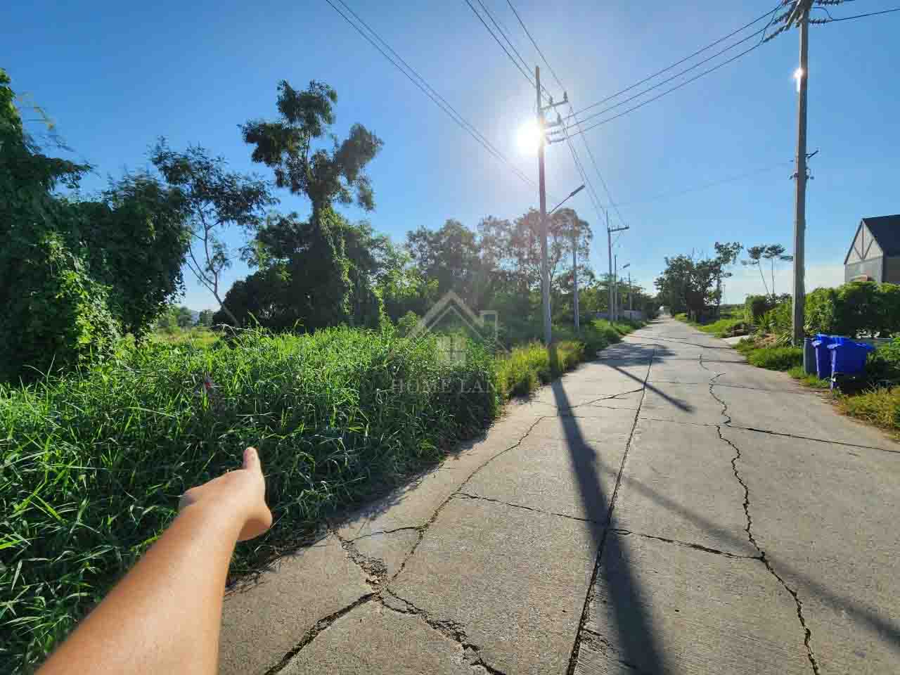 ที่ดิน โครงการ ปาร์คแอนด์การ์เด้นรีสอร์ท  ติดถนนสุวินทวงศ์