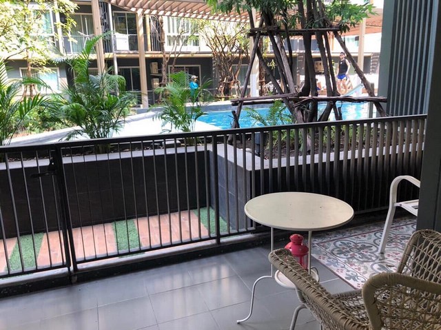 ให้เช่าคอนโดสไตล์รีสอร์ท พื้นที่35ตรม. (ห้องสวย ติดสระน้ำ มีระเบียงใหญ่ส่วนตัว) ใกล้โรงพยาบาลเทพธารินทร์ (BTSทองหล่อและเอกมัย)