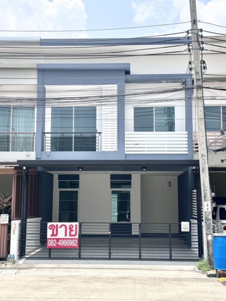 ขายทาวน์โฮมสไตล์โมเดิร์น 2 ชั้น ทำเลดีๆกับสังคมที่น่าอยู่ โครงการคุณภาพของแสนสิริ ใกล้แหล่งอำนวยความสะดวก อาทิ แฟชั่นไอซ์แลนด์
