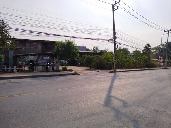 ขายที่ดิน 320ตรว. พร้อมบ้านไม้ 2หลัง ต.ท่าพี่เลี้ยง อ.เมืองสุพรรณบุรี น้ำไฟสะดวก โทร 081-7957267