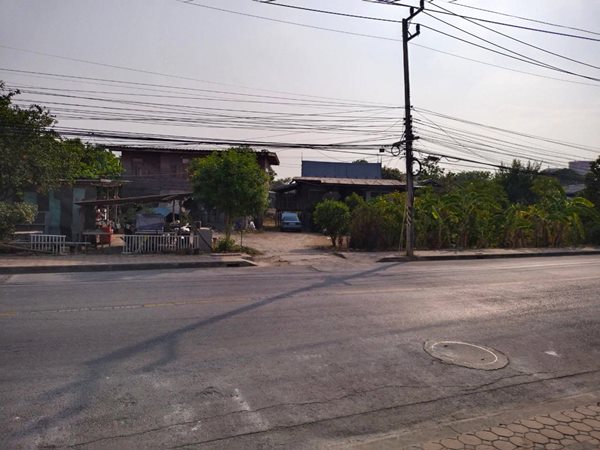 ขายที่ดิน 320ตรว. พร้อมบ้านไม้ 2หลัง ต.ท่าพี่เลี้ยง อ.เมืองสุพรรณบุรี น้ำไฟสะดวก โทร 081-7957267