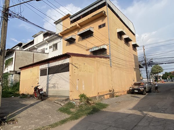 ขายอาคารพาณิชย์ 2ชั้นครึ่ง 2คูหา 48ตรว. ต.หมากแข้ง อ.เมืองอุดรธานี ใกล้วงแหวนแยกสามพร้าว โทร 095-6564554