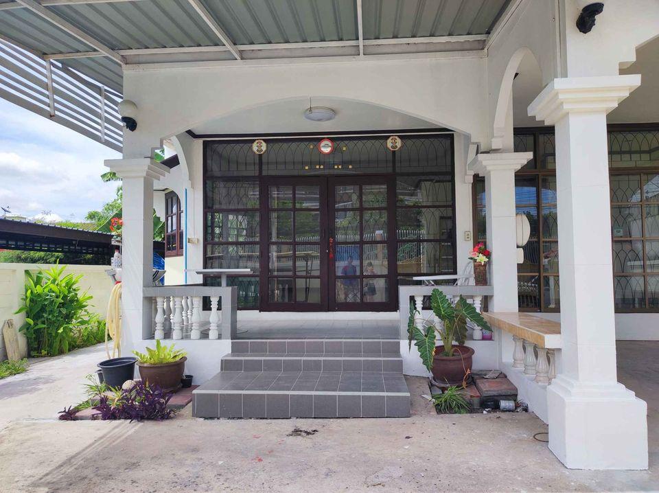 ให้เช่าบ้านเดี่ยว 2 ชั้น ตกแต่งใหม่ พร้อมเข้าอยู่ ซอยอ่อนนุช 53 เหมาะทำ HomeOffice ใกล้ห้างซีคอนสแควร์ (AH-T1376)