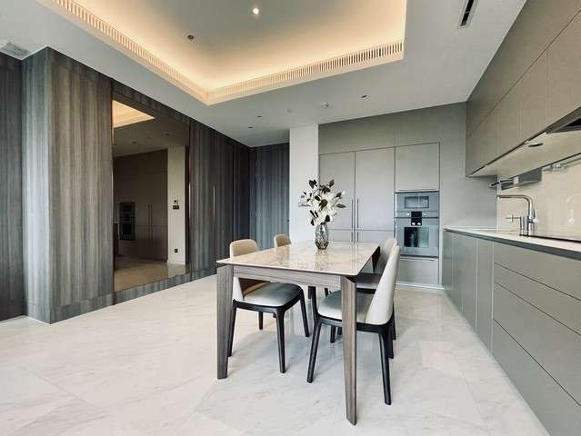 Super Luxury Residential Condo for Rent at Sindhorn Tonson, near BTS Ratchadamri