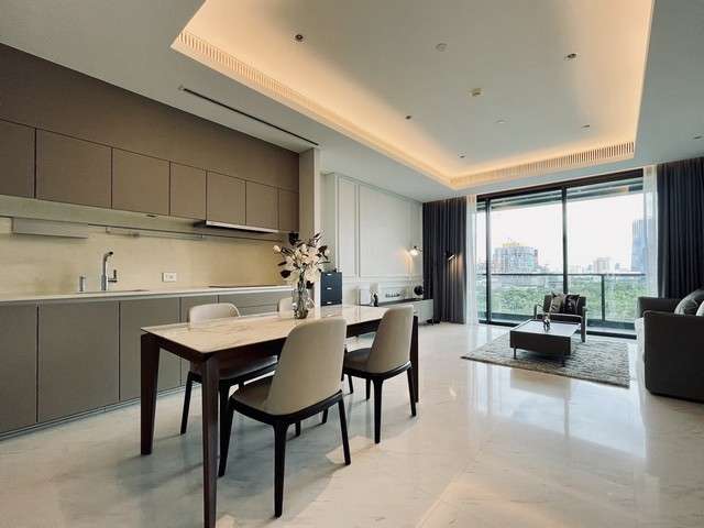 Super Luxury Residential Condo for Rent at Sindhorn Tonson, near BTS Ratchadamri