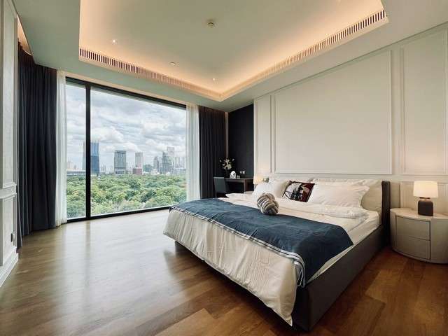 Super Luxury Residential Condo for Rent at Sindhorn Tonson, near BTS Ratchadamri