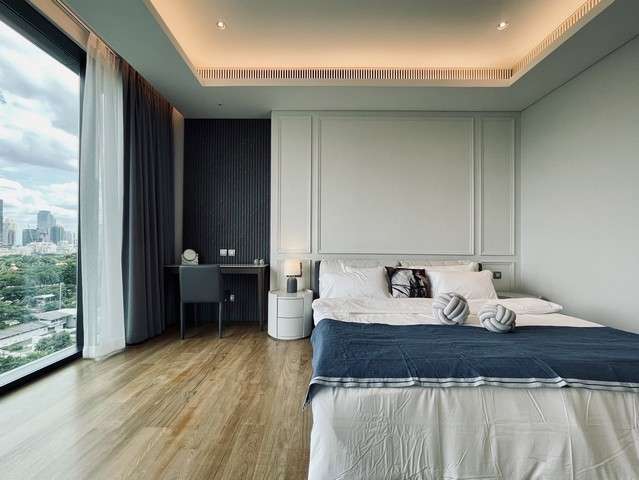 Super Luxury Residential Condo for Rent at Sindhorn Tonson, near BTS Ratchadamri