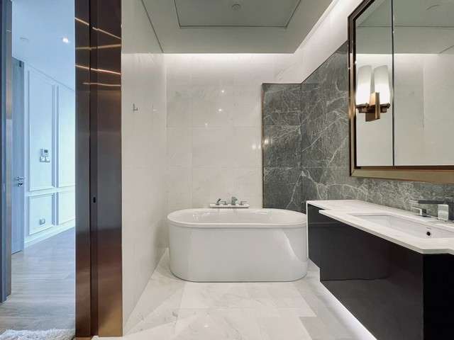 Super Luxury Residential Condo for Rent at Sindhorn Tonson, near BTS Ratchadamri