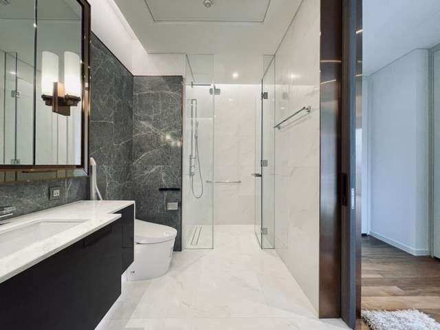 Super Luxury Residential Condo for Rent at Sindhorn Tonson, near BTS Ratchadamri