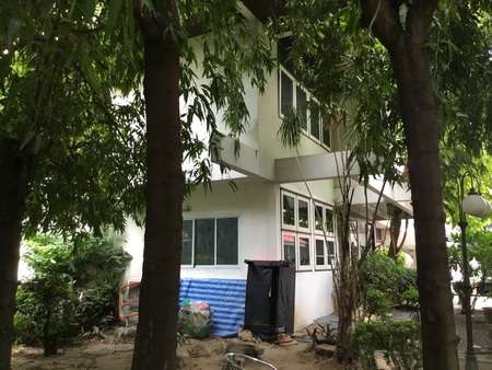 ที่ดินพร้อมบ้าน 1 หลัง เนื้อที่ 182 ตารางวา ตำบลบางกระสอ อำเภอเมืองนนทบุรี จ.นนทบุรี
