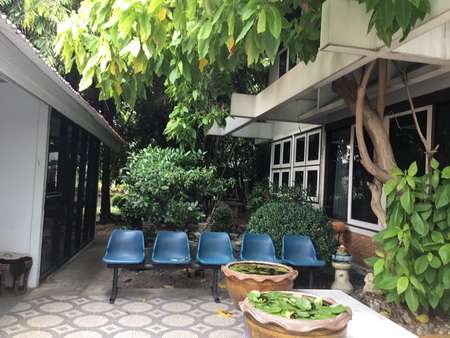 ที่ดินพร้อมบ้าน 1 หลัง เนื้อที่ 182 ตารางวา ตำบลบางกระสอ อำเภอเมืองนนทบุรี จ.นนทบุรี