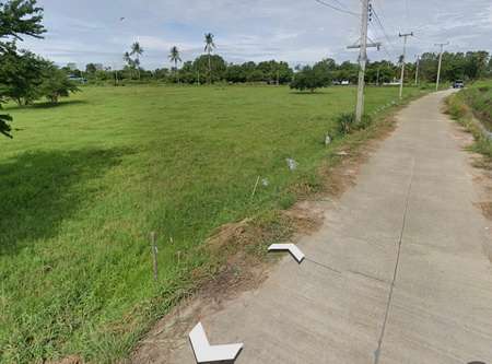 ที่ดินเปล่า  เนื้อที่  23-1-87 ไร่  ตำบลบ้านสระ อำเภอสามชุก จ. สุพรรณบุรี