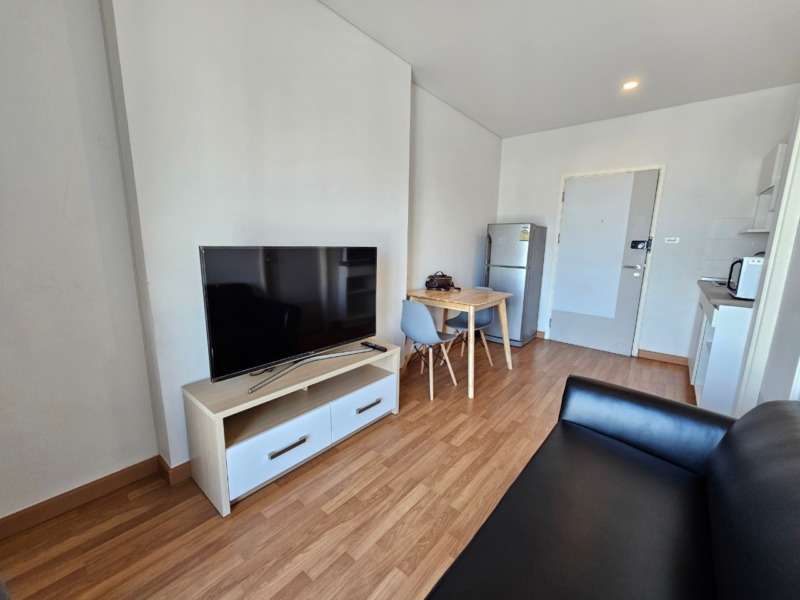 For Rent : ลุมพินี เพลส รัชดา-สาธุ  ค่าเช่า 10,000 บาท รูปแบบ 1 ห้องนอน พร้อมอยู่  สนใจรีบทักทันที