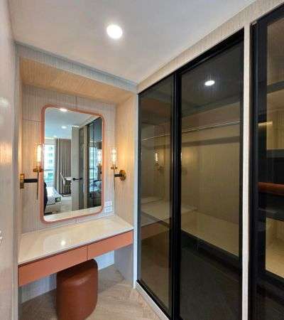 D Condo Sign – 2 ห้องนอน ห้องวิวสระว่ายน้ำ ภายในห้องตกแต่งใหม่ สไตล์คอนเทมโพรารี่ พร้อมด้วยเฟอร์นิเจอร์ใหม่