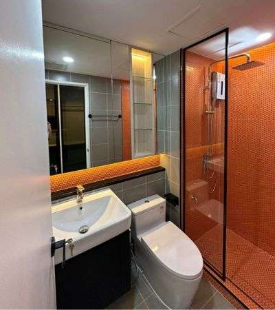 D Condo Sign – 2 ห้องนอน ห้องวิวสระว่ายน้ำ ภายในห้องตกแต่งใหม่ สไตล์คอนเทมโพรารี่ พร้อมด้วยเฟอร์นิเจอร์ใหม่