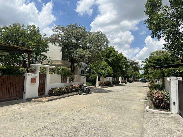 ให้เช่าบ้านเดี่ยว 2ชั้น หมู่บ้านวิลล่า อะคาเดีย ศรีนครินทร์ Villa Arcadia Srinakarin พื้นที่ใช้สอย 210 ตรม.5 ห้องนอน 4 ห้องน้ำ