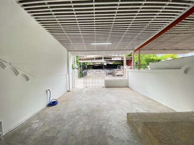 KM177 For Sale ขาย ทาวน์เฮาส์ 2 ชั้น สุขุมวิท64 รีโนเวทใหม่ทั้งหลัง ใกล้ทางด่วน
