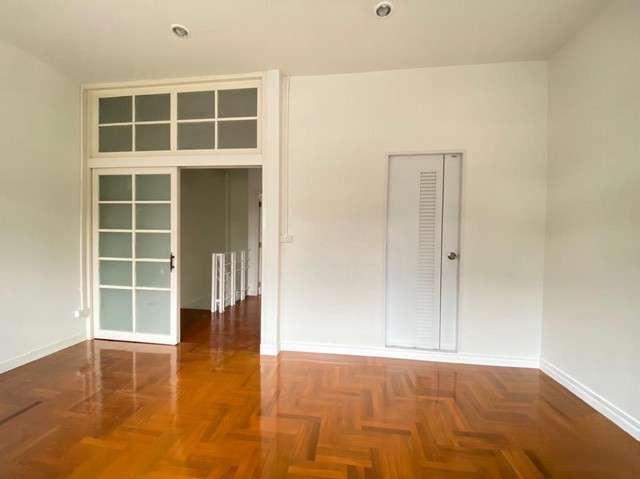 KM177 For Sale ขาย ทาวน์เฮาส์ 2 ชั้น สุขุมวิท64 รีโนเวทใหม่ทั้งหลัง ใกล้ทางด่วน