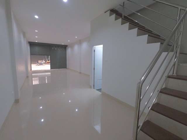 ให้เช่าและขายอาคาร2 ชั้น สร้างใหม่ อ.แม่เมาะ ลำปาง เนื้อที่ 20 ตรว พร้อมอยู่ ทำเลดีเหมาะอาศัย ทำร้านค้า ธุรกิจได้ ใกล้ตลาดแหล่งชุมชน