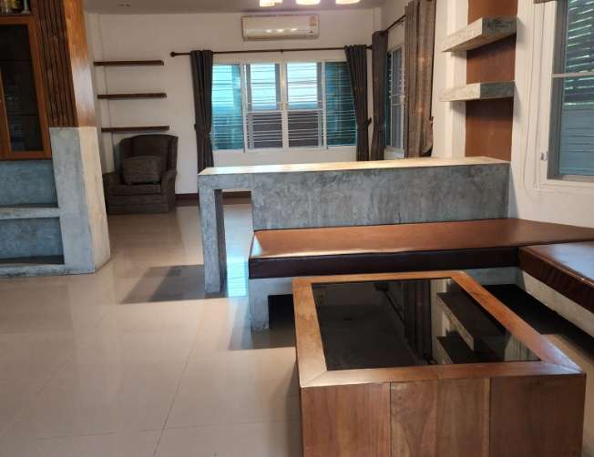 ขายบ้านเดี่ยว 2 ชั้น หมู่บ้านภัทรนิเวศน์  ถนนกรุงเทพ-ปทุม เนื้อที่ 50 ตรว มี 4ห้องนอน 3 ห้องน้ำ