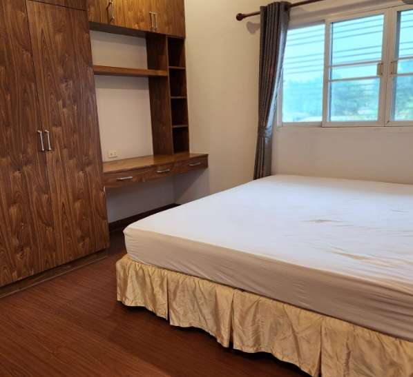 ขายบ้านเดี่ยว 2 ชั้น หมู่บ้านภัทรนิเวศน์  ถนนกรุงเทพ-ปทุม เนื้อที่ 50 ตรว มี 4ห้องนอน 3 ห้องน้ำ
