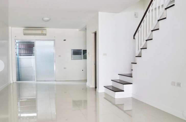 ขายทาวน์โฮ3 ชั้น ทาวน์อเวนิว พระราม9 ใกล้โรงเรียนนานาชาติ