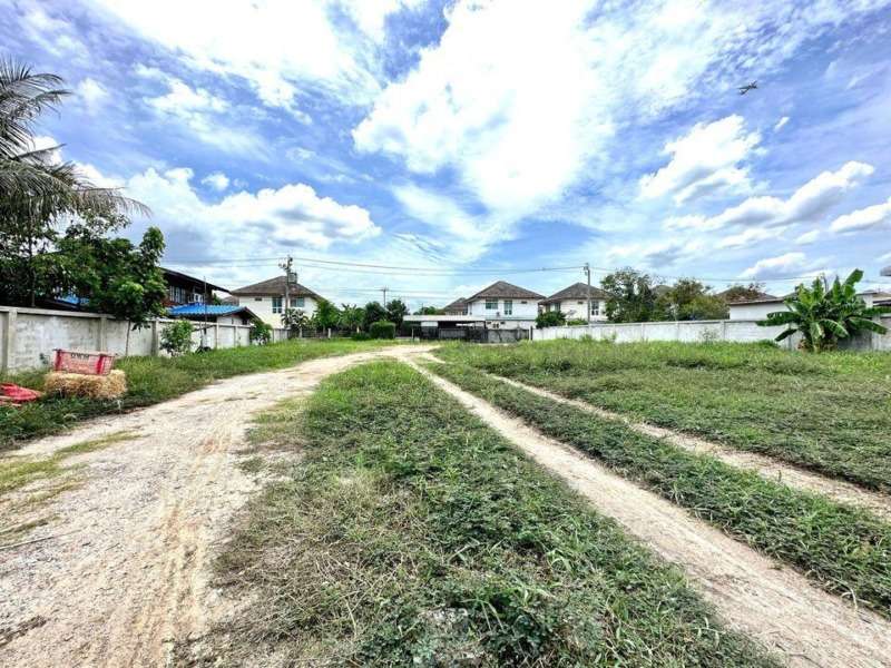 ให้เช่าที่ดิน เนื้อที่ 400 ตร.ว (1 ไร่) ถมดินแล้ว ถนนคุ้มเกล้าซอย 40 ลาดกระบัง ใกล้ถนนเจ้าคุณทหาร ร่มเกล้า ฉลองกรุง