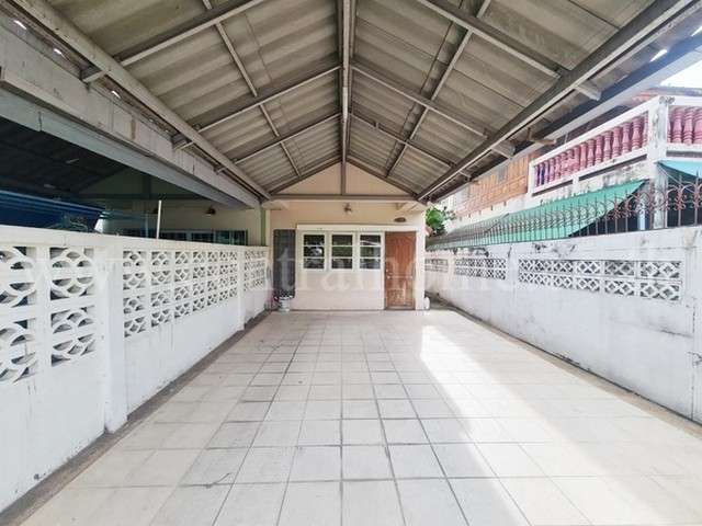 ทาวน์เฮ้าส์ สายไหม 28 ใกล้รถไฟฟ้า BTS สถานีแยก คปอ.