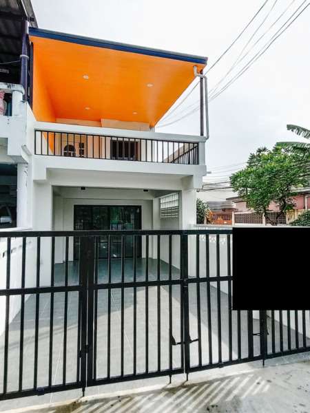 6603-026 ขาย ทาวน์โฮม ลาดพร้าว ใกล้เดอะมอลบางกะปิ บ้านเสรีไทย ซอย 9 หลังมุม 2 ห้องนอน 2 ห้องน้ำ
