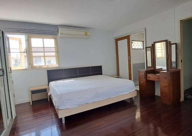 ให้เช่าบ้านเดี่ยว 2 ชั้น 110 ตรว. 4 ห้องนอน หมู่บ้านพฤกษชาติ รามคำแหง 118 ร่มรื่นด้วยพื้นที่สวนรอบบ้าน ใกล้มอเตอร์เวย์