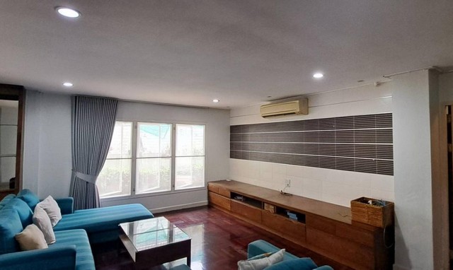 ให้เช่าบ้านเดี่ยว 2 ชั้น 110 ตรว. 4 ห้องนอน หมู่บ้านพฤกษชาติ รามคำแหง 118 ร่มรื่นด้วยพื้นที่สวนรอบบ้าน ใกล้มอเตอร์เวย์