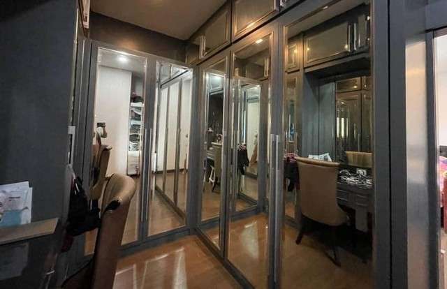 ขายบ้าน เดอะซิตี้ บางนา กม.7 เนื้อที่ 134 ตรว. พื้นที่ใช้สอย 375 ตร.ม. มีพื้นที่ด้านข้างต่อเติมบ้านได้อีกหลัง